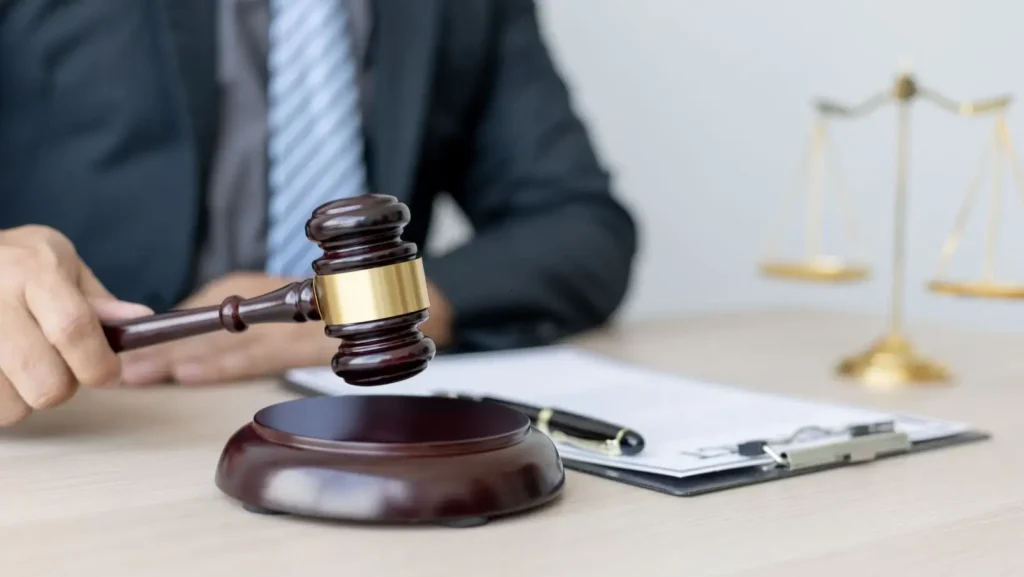 A La Crescenta personal injury lawyer meeting with an accident victim to discuss legal options and potential compensation.