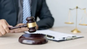 A La Crescenta personal injury lawyer meeting with an accident victim to discuss legal options and potential compensation.