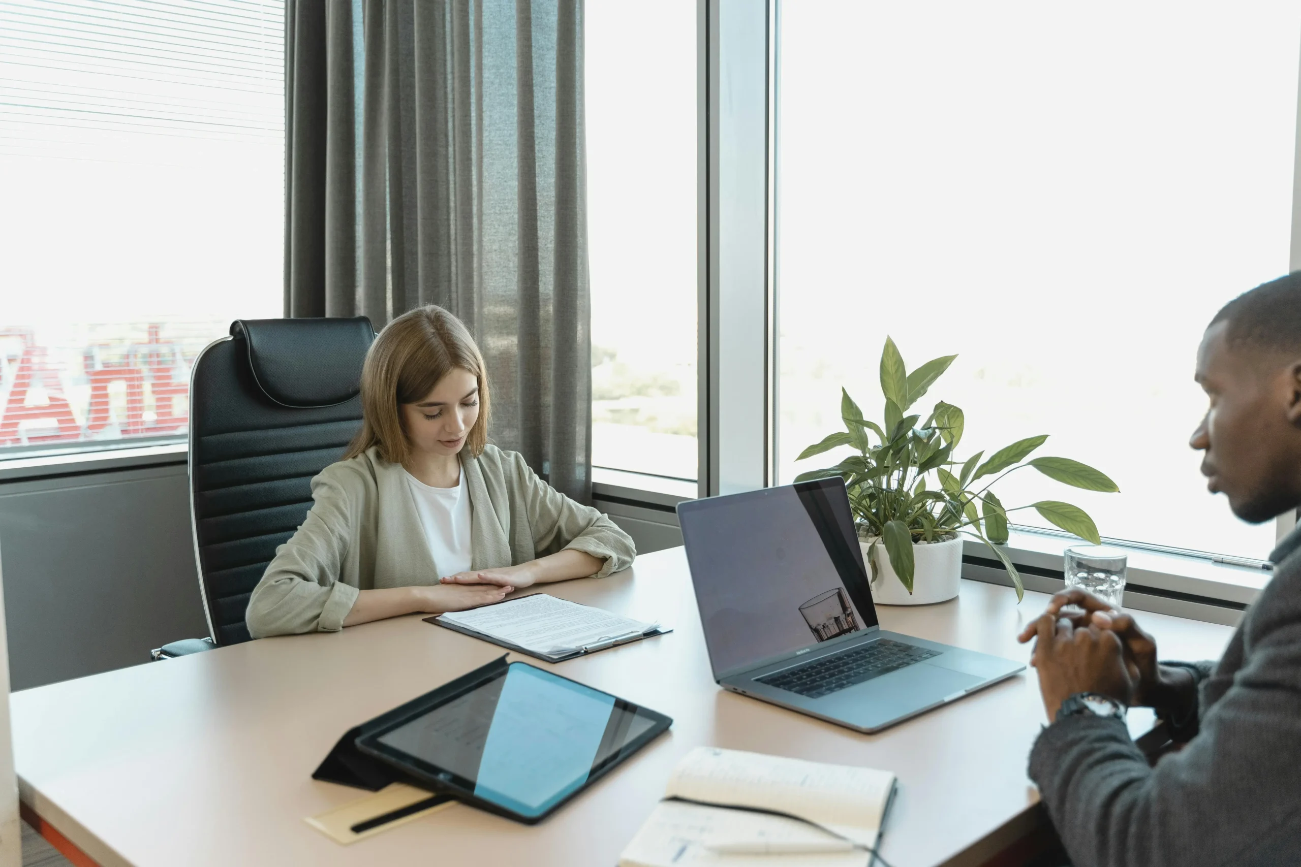 Eagle Rock slip and fall lawyer consulting with an injured client