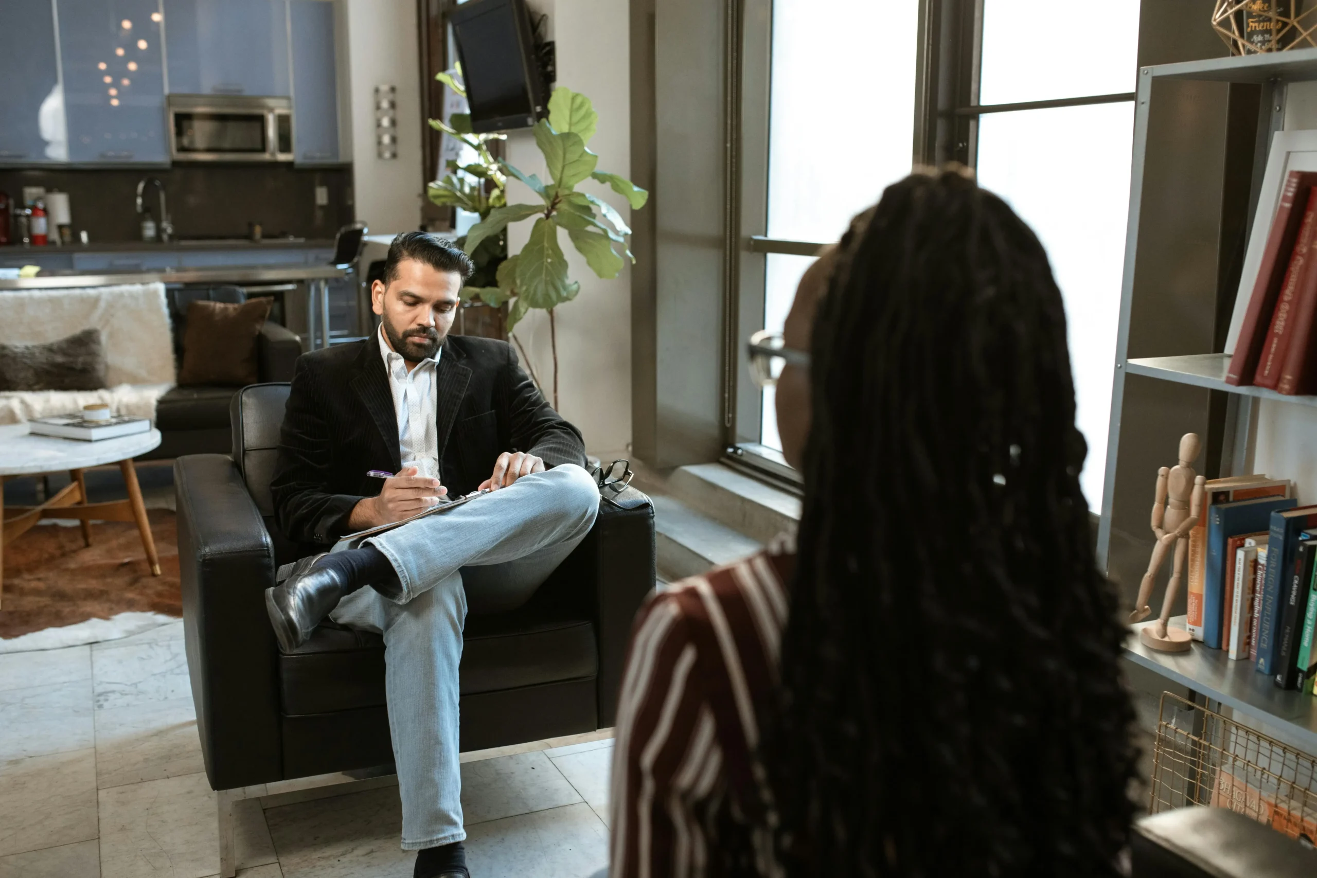 Montrose Uber and Lyft Accident Lawyer Injured passenger speaking with a Montrose Uber and Lyft accident lawyer.