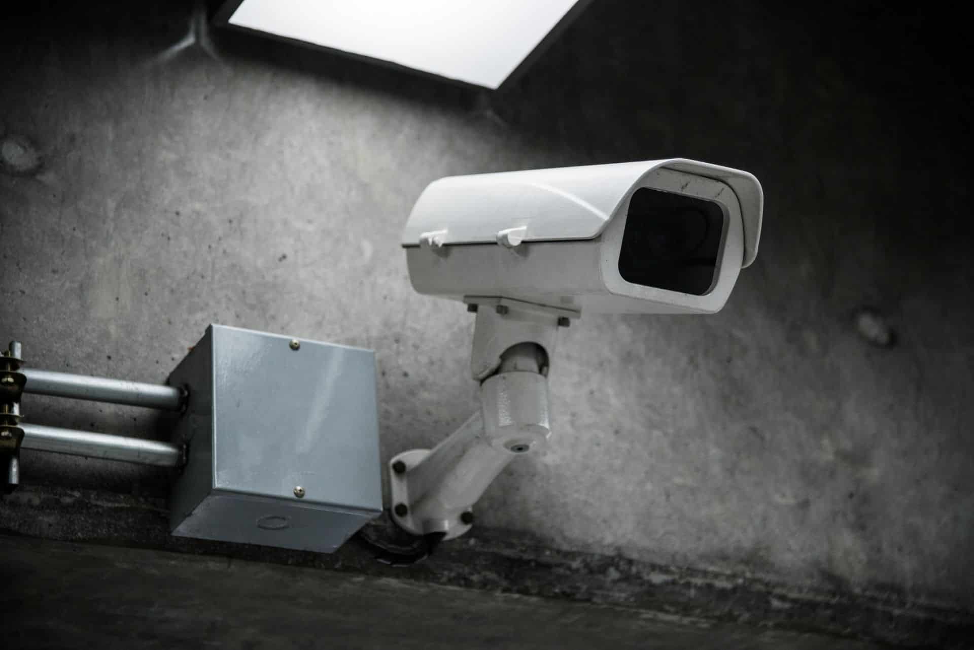 CCTV security camera recording a commercial property, highlighting the importance of surveillance footage in Los Angeles slip and fall injury cases.